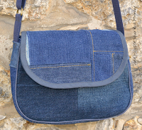 Sac Besace en jeans recyclés monté façon patchwork, intérieur coton ethnique, passepoil gris, deux poches en soufflet devant, biais gris sur le rabat, entièrement doublé pour le rendre semi-rigide, anse coton bleu marine, boucles couleur laiton vieilli. Dimensions : 24 x 18 x 7 cm environ.  Les jeans portés recyclés parfois délavés par le temps apportent cette "petite chose en plus" à cette pièce unique