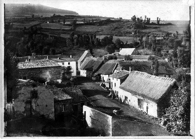 Village à identifier, photo ancienne noir et blanc.