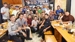 Kapolres Bireuen Jalin Keakraban dengan Wartawan dalam Pertemuan Ngopi Bersama