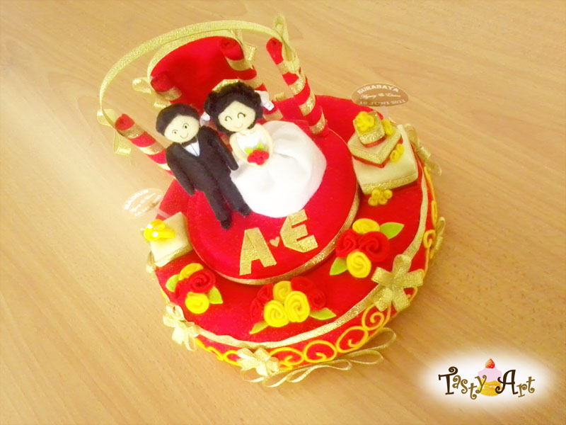 And so i made this Red and Gold wedding cake for her