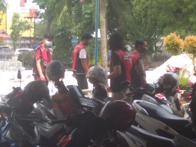 Satgas Covid-19 Kota Pekanbaru Beri Sanksi Sosial ke Belasan Pengunjung Warnet dan PS.lelemuku.com.jpg