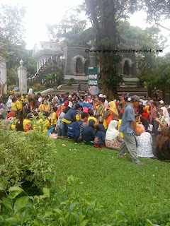 crowded in front main entrance