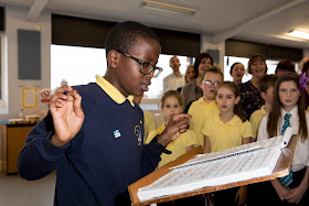 Children of Windmill Primary School in Belle Isle participate in a workshop with the Chorus of Opera North, as part of In Harmony Opera North Photo Credit: Simon Marshall 