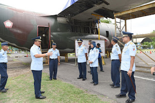 Kasau Kunjugi Pesawat Hercules C-130 di Museum TNI AU