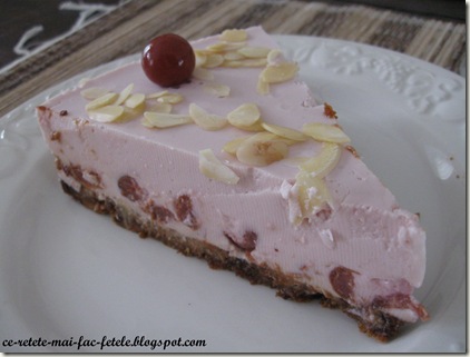 Felie de Cheesecake belgian cu vişine