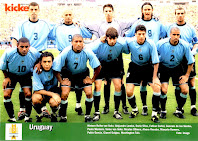 SELECCIÓN DE URUGUAY - Temporada 2001-02 - Lembo, Dario Silva, Fabian Carini, De los Santos y Paolo Montero; Olivera, Álvaro Recoba, Romero, Pablo García, Gianni Guigou y Washington Tais - ECUADOR 1 (Kaviedes) URUGUAY 1 (Olivera) - 07/11/2001 - Mundial de Corea y Japón 2002, fase de clasificación - Quito, Ecuador, estadio Olímpico Atahualpa