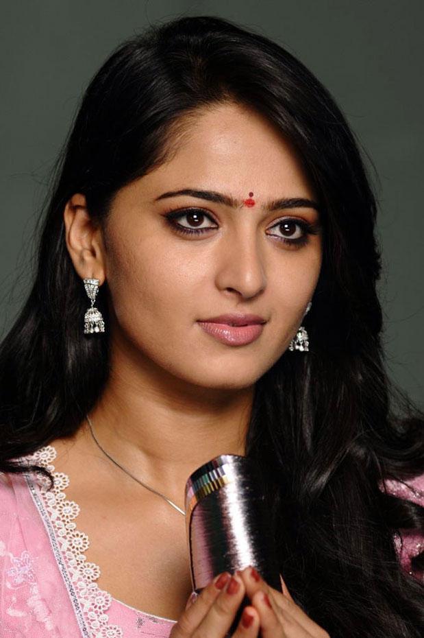 ACTRESS ANUSHKA SHETTY HOT PHOTOS & IMAGES