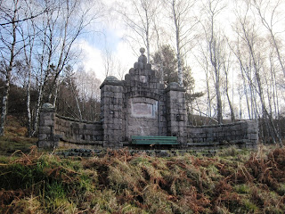 Monument to Sir Allan MacKenzie, Pannanich, Deeside