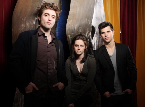 Robert Pattinson amp; Kristen kristen stewart hot scene pics. Robert Pattinson amp; Kristen