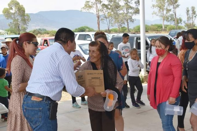 Alcalde de Valparaíso felicita a mamás de las comunidades