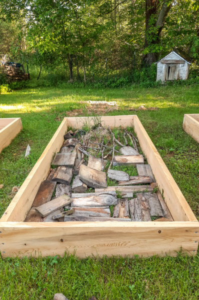 Easy to build raised garden beds | On The Creek Blog // www.onthecreekblog.com