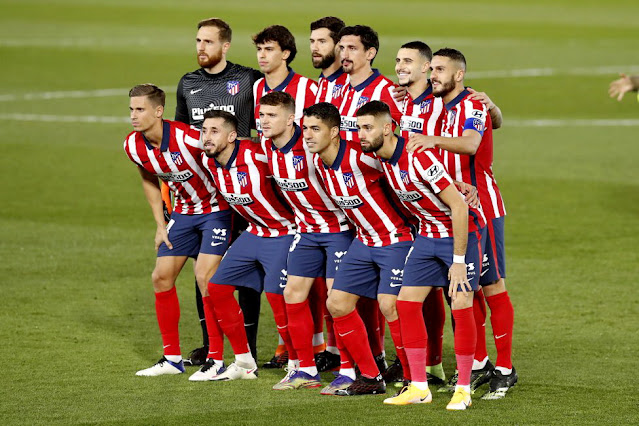 CLUB ATLÉTICO DE MADRID. Temporada 2020-21. Jan Oblak, Joao Félix, Felipe, Savic, Mario Hermoso, Koke. Marcos Llorente, Herrera, Trippier, Luis Suárez y Yannick Carrasco. REAL MADRID C. F. 2 CLUB ATLÉTICO DE MADRID 0. 12/12/2020. Campeonato de Liga de 1ª División, jornada 13. Valdebebas, Madrid, estadio Alfredo Di Stéfano: sin público. GOLES: 1-0: 14’, Casemiro, 2-0: 62’, Oblak en propia puerta.