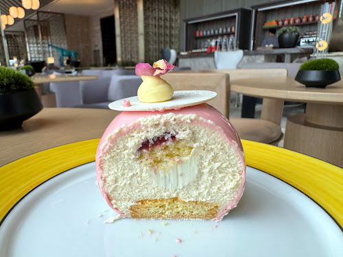 Living Room @Park Hyatt Shenzhen [Shenzhen, CHINA] - Best view Futian amazing afternoon tea pastry yogurt rose cake