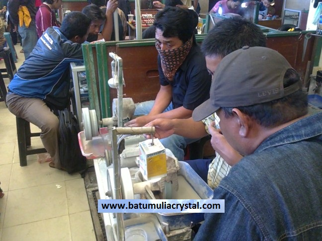 Jakarta Gems Center Rawabening Surga Bagi Para Pecinta 