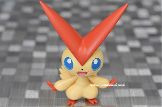 ポケプラ　ビクティニ　通常　サイズ　プラモデル　バンダイ　Pokémon Plastic Model Pokepla Victini 完成品 組み立て後