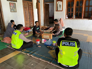 Cepat Dekat dan Bersahabat,Satlantas Polres Ponorogo Berikan Bantuan Kemanusiaan
