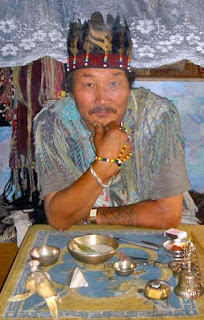 Sibirya'nın Tuva Cumhuriyeti başkenti Kızıl'da bir kam (şaman)