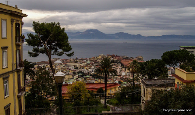 Nápoles vista de um mirante no morro do Vomero