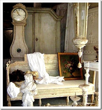gustavian-settee-french-gray-blue-clock-antiques-brocante-flea-market-home-room-eclectic-ideas-wood-furniture-decorating