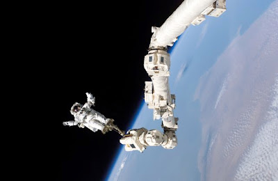 Spacewalk: The Blue Sky Underfoot Seen On  www.coolpicturegallery.us