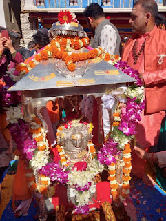 Shri kedarnath doli reached gupt kashi and depart to kedardhaam