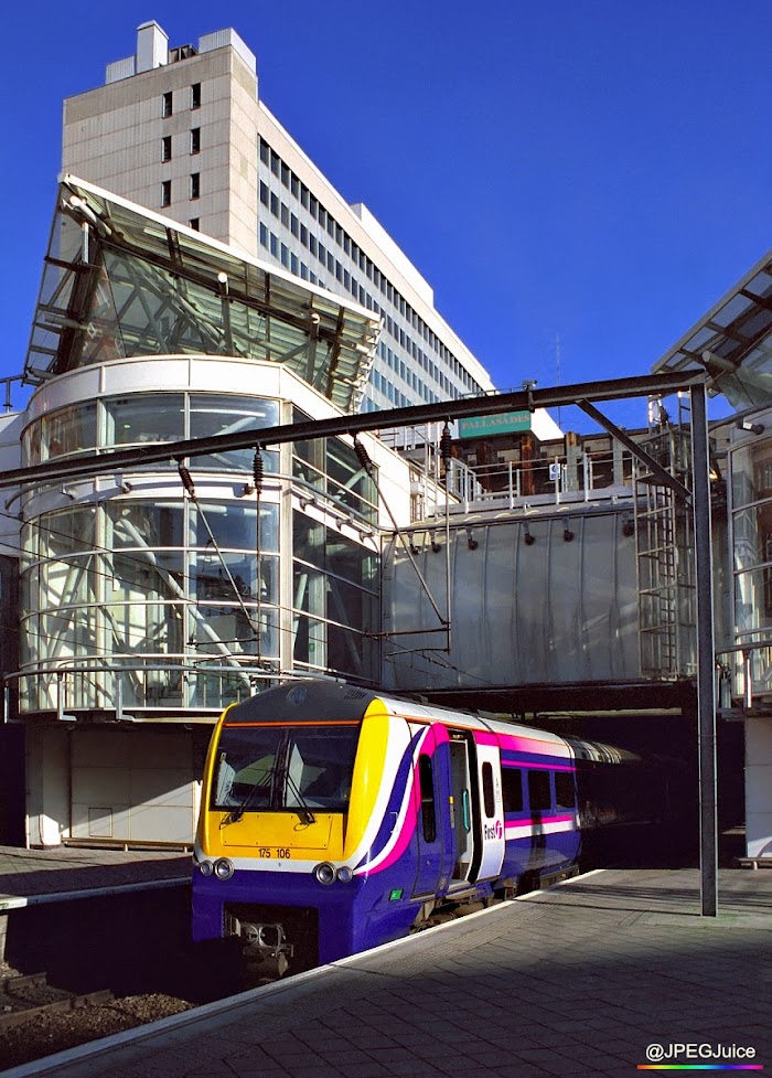 175106 at New Street station 2001