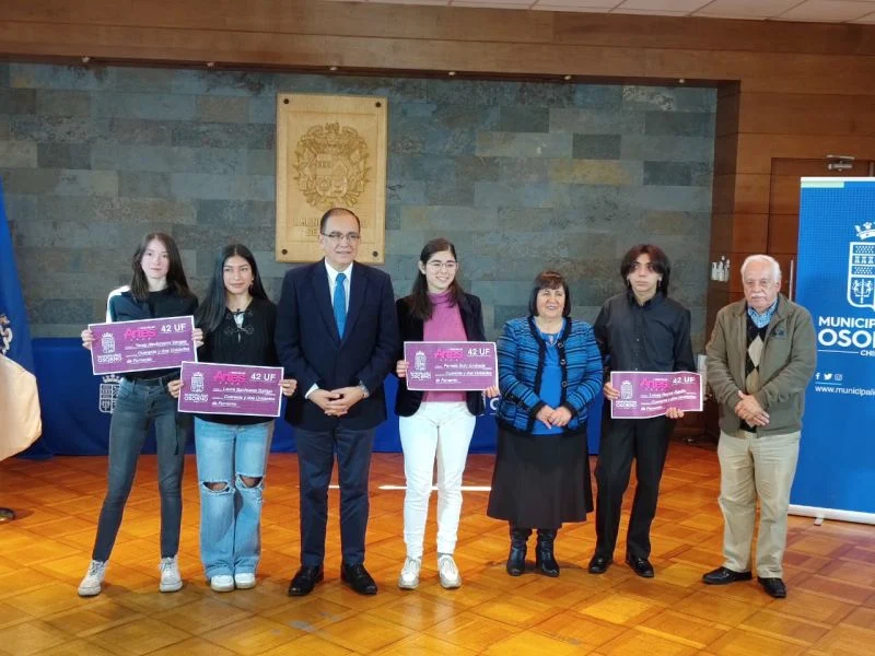 Municipalidad de Osorno entregó Becas de las Artes 2023