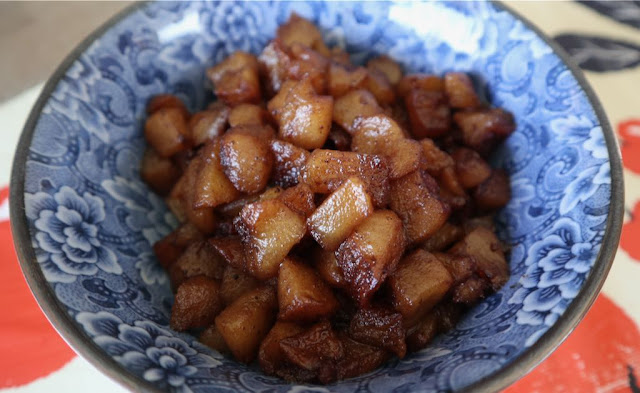 chaussons aux pommes filling cooked down and cooling