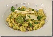 Gnocchetti con funghi, pecorino e pesto leggero