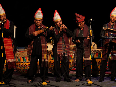 Gambar Alat Musik Tradisional Batak Toba / Alat Alat Musik Tradisional Batak / Garantung adalah salah satu alat musik batak toba, yang merupakan pembawa melodi.