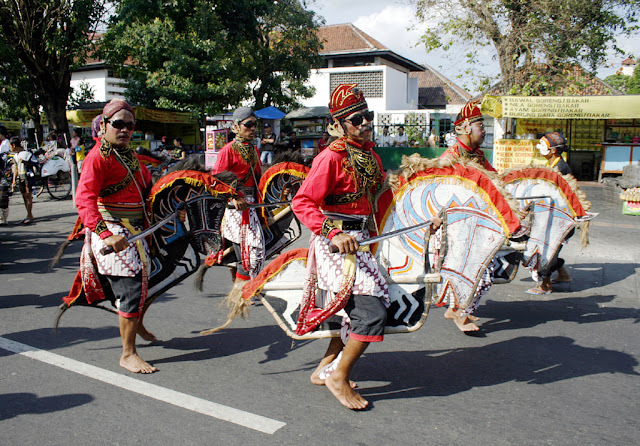 tari kuda lumping