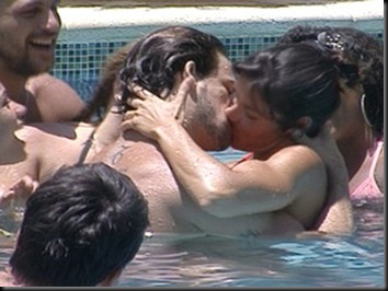 Beijo entre Talula e Rodrigo tem plateia de brothers e sisters