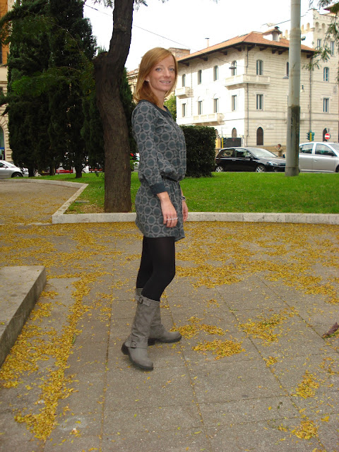 fashion blogger roma, fashion blog, orla kiely dress. orla kiely uniqlo, orla kiely limited edition, giacca rossa, fashion blogger roma, forever21 bracciale