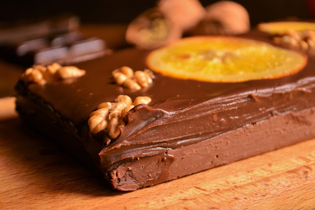 Turrón de chocolate, nuez y praliné de naranja