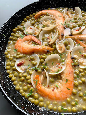 GUISANTES EN SALSA CON ALMEJAS Y LANGOSTINOS. Para CHUPARSE los Dedos