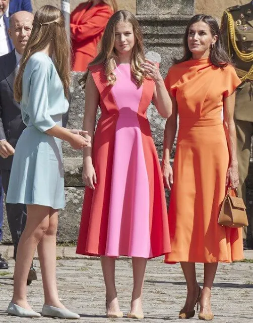 Queen Letizia wore a dress by Vogana. Princess Leonor wore a dress by Cayro. Infanta Sofia wore a dress by Bruna