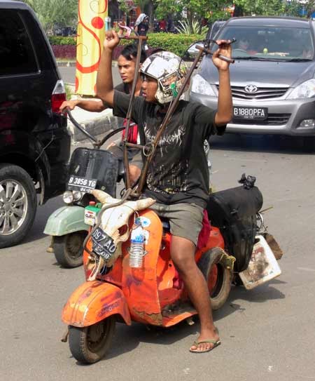 Foto Modifikasi  Vespa Gembel Keren Unik Nyentrik Variasi 