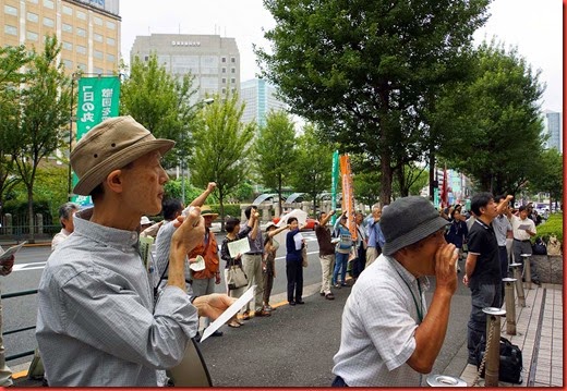 ③抗議のシュプレヒコール