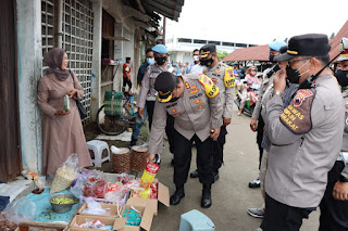 Kapolres Demak Blusukan di Dua Pasar Cek Distributor Minyak Goreng di Pasar Bintoro dan Pasar Jebor Demak