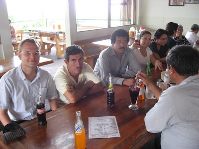 Más sobre la visita a El Salvador - foto: Carlos Figueroa, Héctor Acevedo y Rev. Miguel Torneire