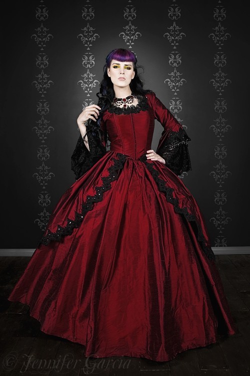 This makes a gorgeous gothic gown for any special occasion or portrait