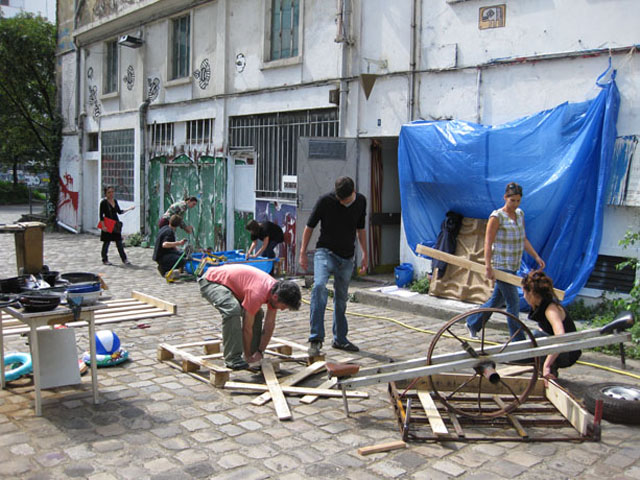 Gangorra apenas de materiais reciclados