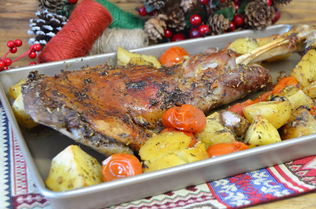 hierbas a la provenzal, paletilla de cordero, pierna de cordero, tomates cherry mixtos, paletilla de cordero al horno, paletilla de cordero al horno con patatas, paletilla de cordero a baja temperatura, las delicias de mayte,