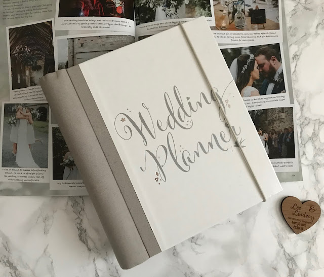 wedding planner book and wedding magazine 