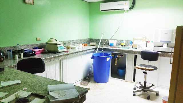 EN EL LABORATORIO DEL HOSPITAL DE CARORA SUBSISTEN CON EL AGUA DEL AIRE ACONDICIONADO