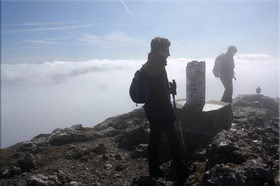 Niebla, viento y frío en la cima