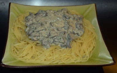 Pâtes aux champignons crémés à la moutarde