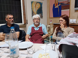 luciano baiguera e altri commensali alla cena degli artisti