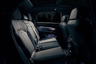 Bentley Bentayga Speed Space Theme by Mulliner (2022) Rear Seats