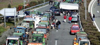 Εως τρία χρόνια φυλάκιση για όσους κλείνουν την εθνική οδό